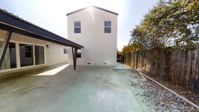 Foto del edificio - New 4 bed house with Private Deck!