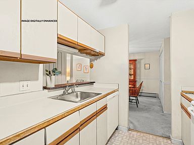 Building Photo - 2 Maple Ridge Dr