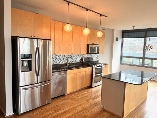 Primary Photo - 701 S Wells St