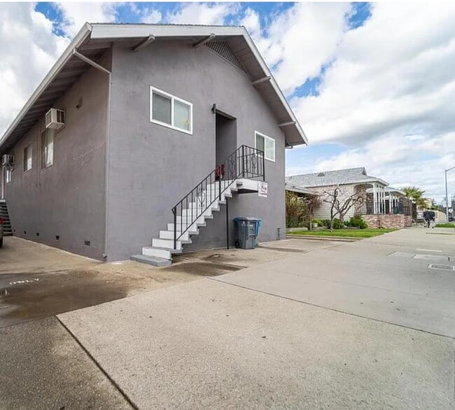 Building Photo - 616 B St