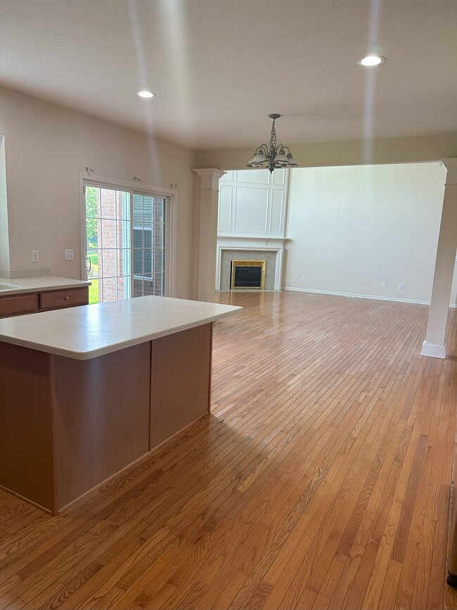 Building Photo - 3748 Castle Rock Dr