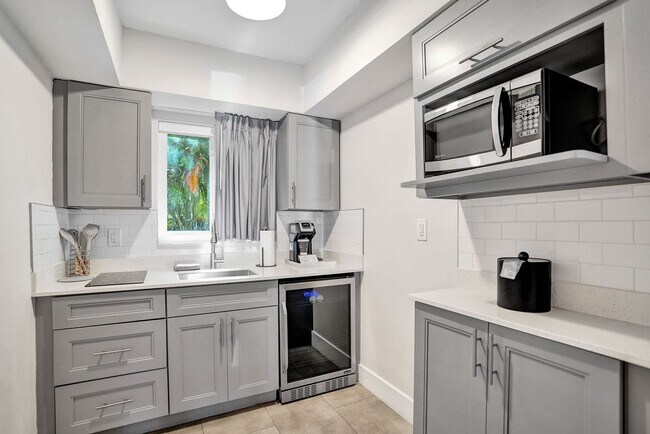Foto del edificio - 3621 N Ocean Blvd