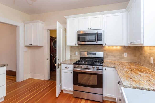 Building Photo - Stunning Home in Downtown Colorado Springs!