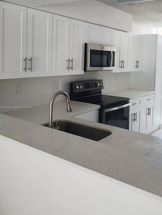 Foto principal - 3 bedroom in Aventura FL 33180