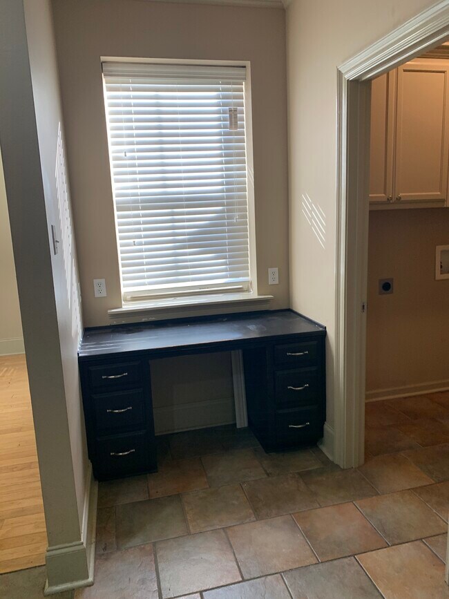 Building Photo - 4000 Water Oak Dr