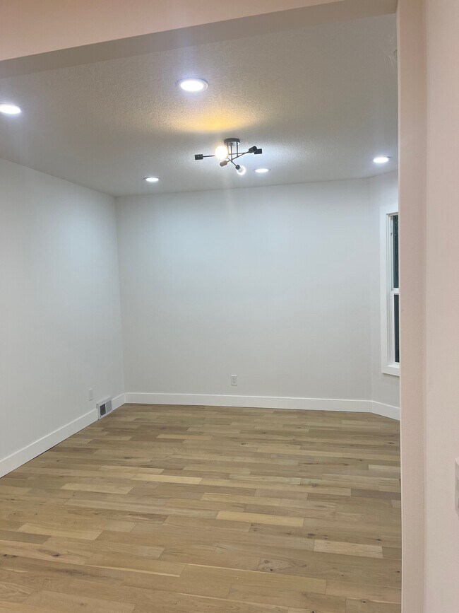 Dormitorio - 636 NE Prescott St