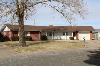Building Photo - 2922 Quivira Ave