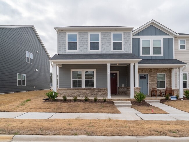 Building Photo - 723 Chandler Stone Dr