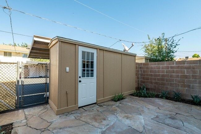 Building Photo - 1626 W Campbell Ave