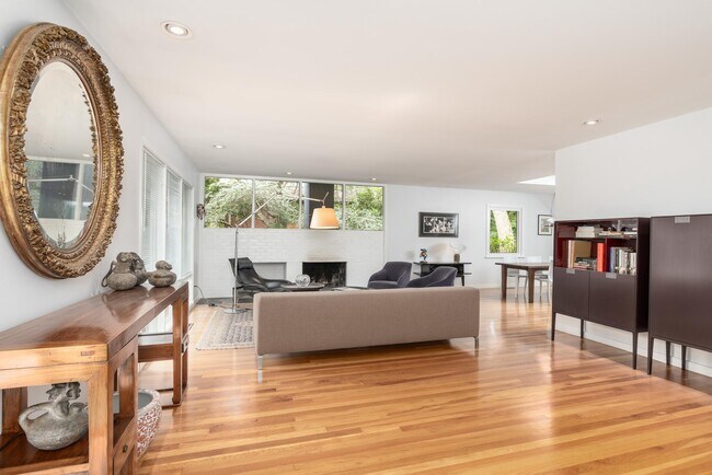 Foto del edificio - 3122 Brooklawn Terrace