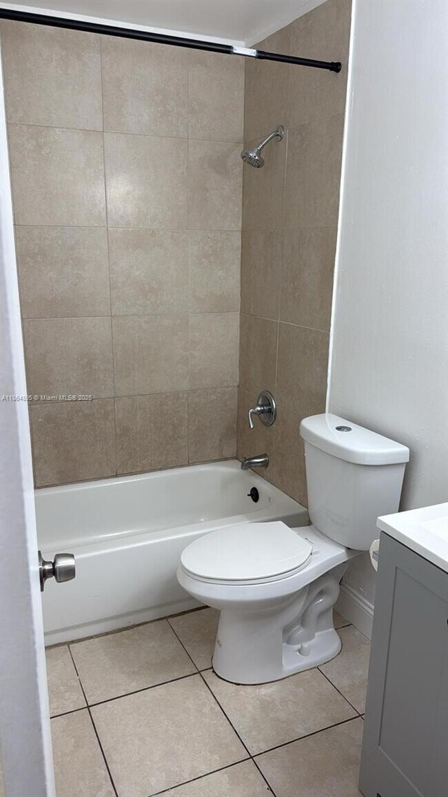 Foto del edificio - 835 SW 8th St