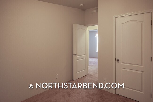 Foto del edificio - Nicely Updated 3 Bed 2 Bath Home in Deschu...