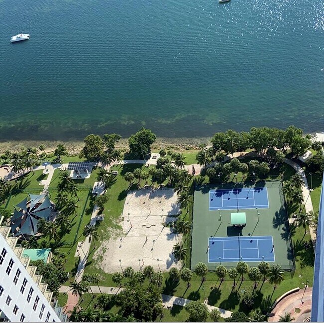 Foto del edificio - 1750 N Bayshore Dr