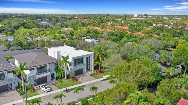 Foto del edificio - 830 Lake Ave N