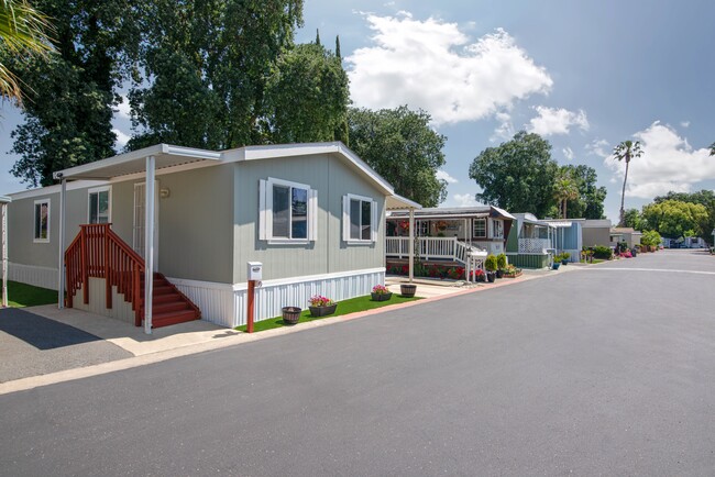 Building Photo - Casa Mobile Park
