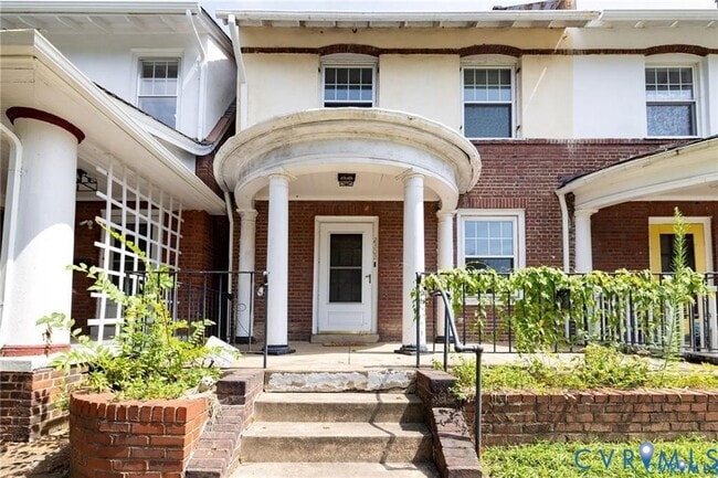 Building Photo - 2302 Maplewood Ave