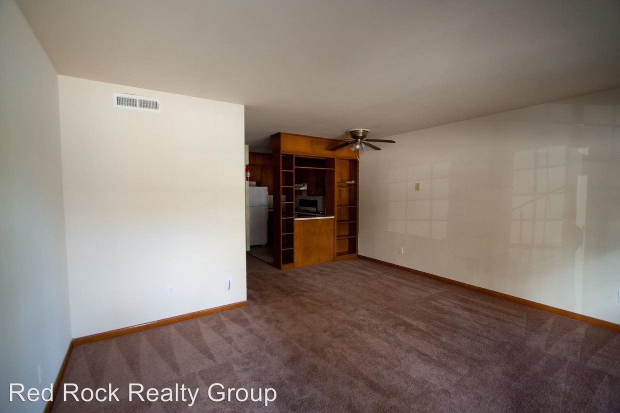Building Photo - 2724 Niazuma Ave S