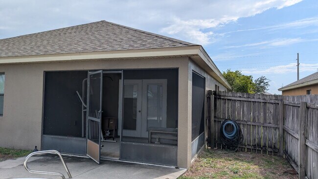Foto del edificio - 4042 Brantley Cir