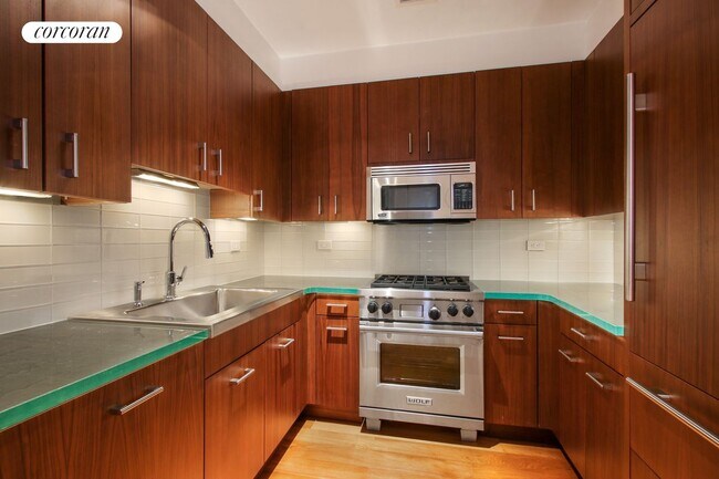 Foto del edificio - 33 W 56th St