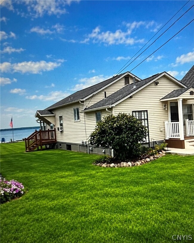 Building Photo - 8876 Maple Dr