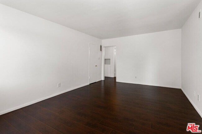Foto del edificio - 3355 S Canfield Ave