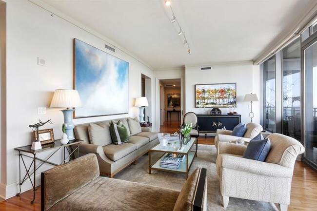Foto del edificio - 3344 Peachtree Rd NE
