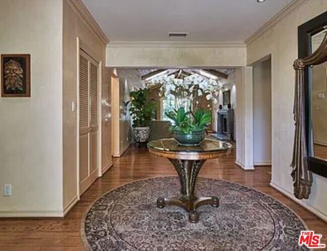 Foto del edificio - 2229 S Beverly Dr