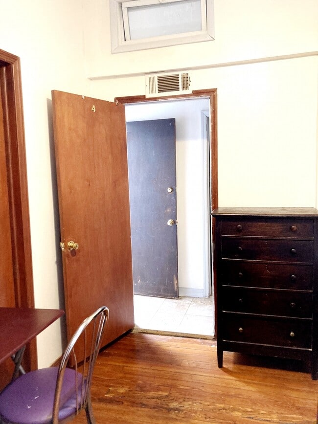 Building Photo - 267 Covert St.