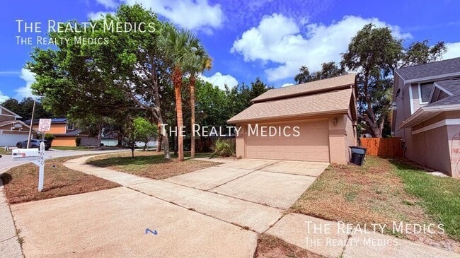 Building Photo - 3640 S St Lucie Dr