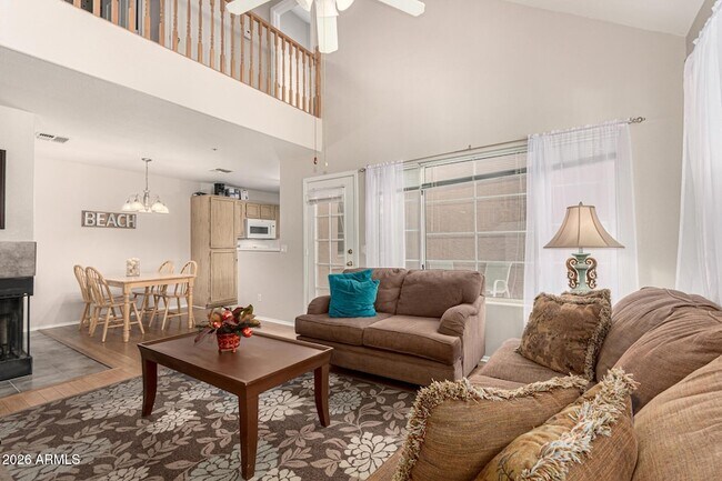 Foto del edificio - 1633 E Lakeside Dr