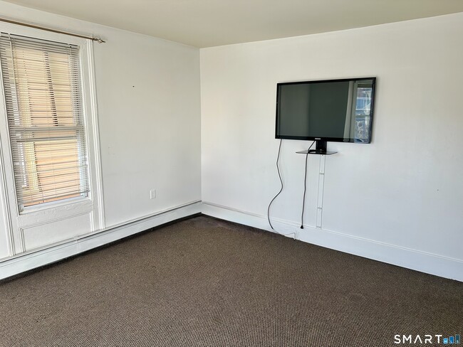 Building Photo - 182 Black Rock Ave