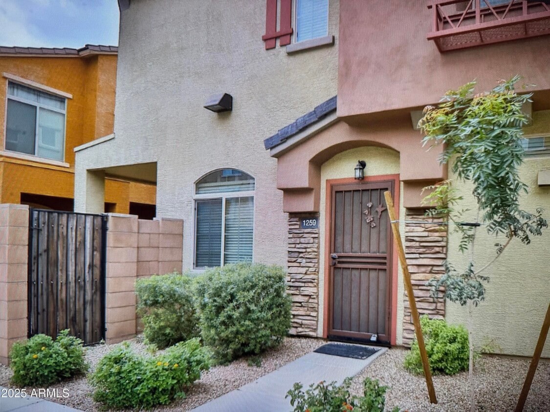 Primary Photo - 2150 W Alameda Rd