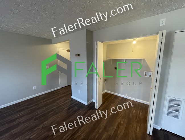 Building Photo - 2 Bedroom, 1.5 Bath Condo Available NOW!