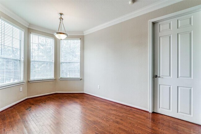 Building Photo - 7575 Kirby Dr