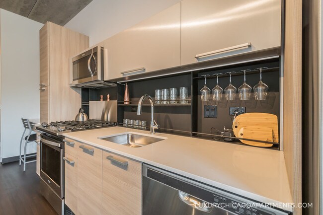 Foto del edificio - 710 W Grand Ave
