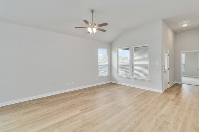 Building Photo - 830 Staglin St