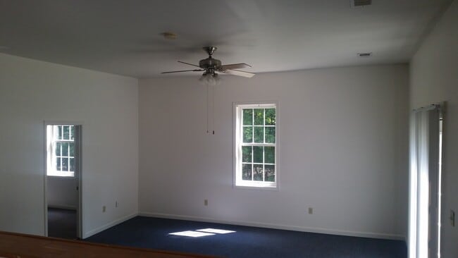 Building Photo - Pet Friendly Single Family Home