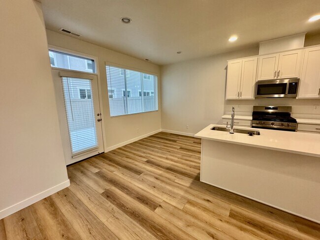 Foto del edificio - Brand New - Ready For You!