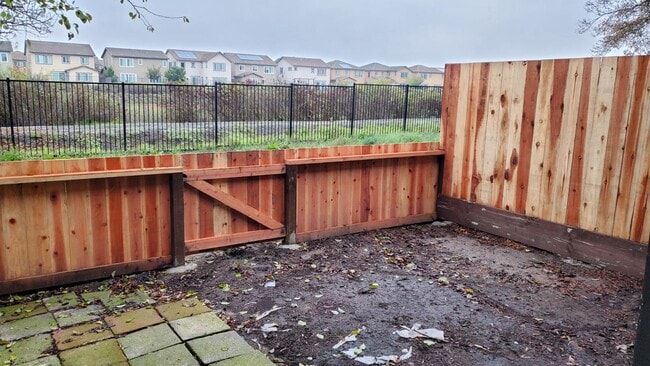 Building Photo - 1460 Parkway Dr