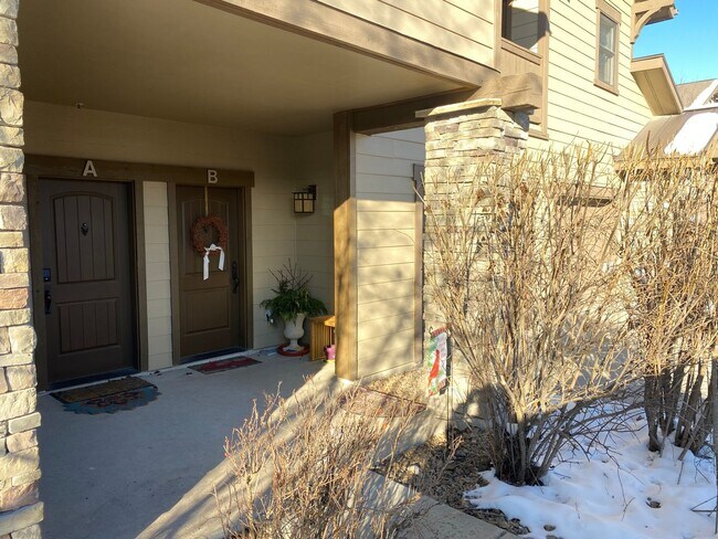 Building Photo - 2 Bedroom Furnished Monterra Condo