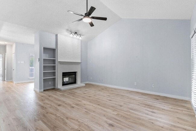 Foto del edificio - 12660 Hillcrest Rd