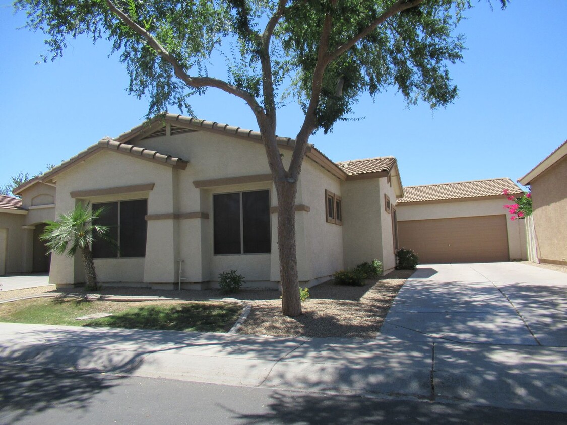 Foto principal - Charming Home in Chandler Gated Community!