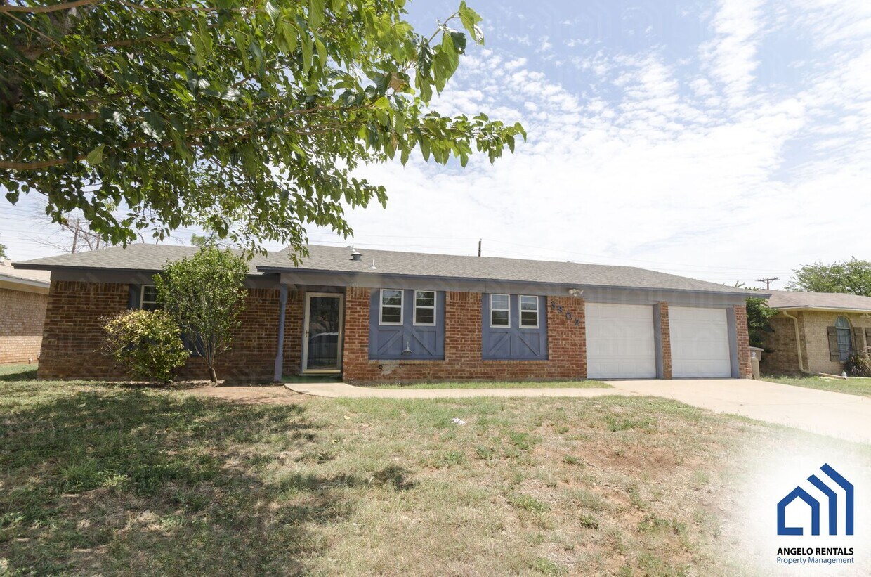 6 MONTH LEASE!! Spacious 3 bedroom 2 bath House Rental in San