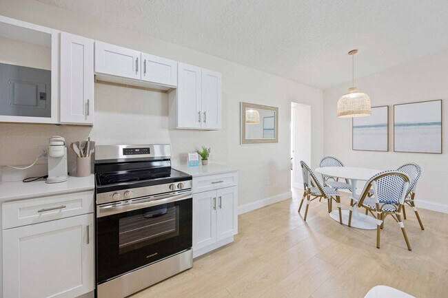 Building Photo - 637 S Orlando Ave