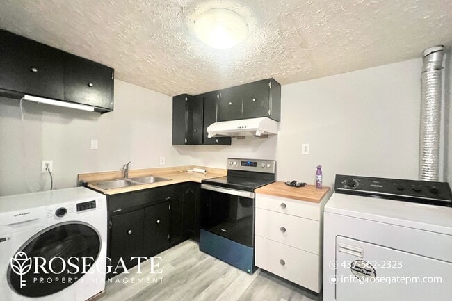 Building Photo - Spacious 2-Bedroom Unit in Waterloo – 800 ...