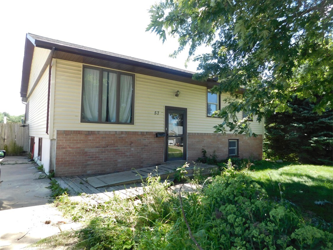 Primary Photo - 57 Devonwood Ave SW
