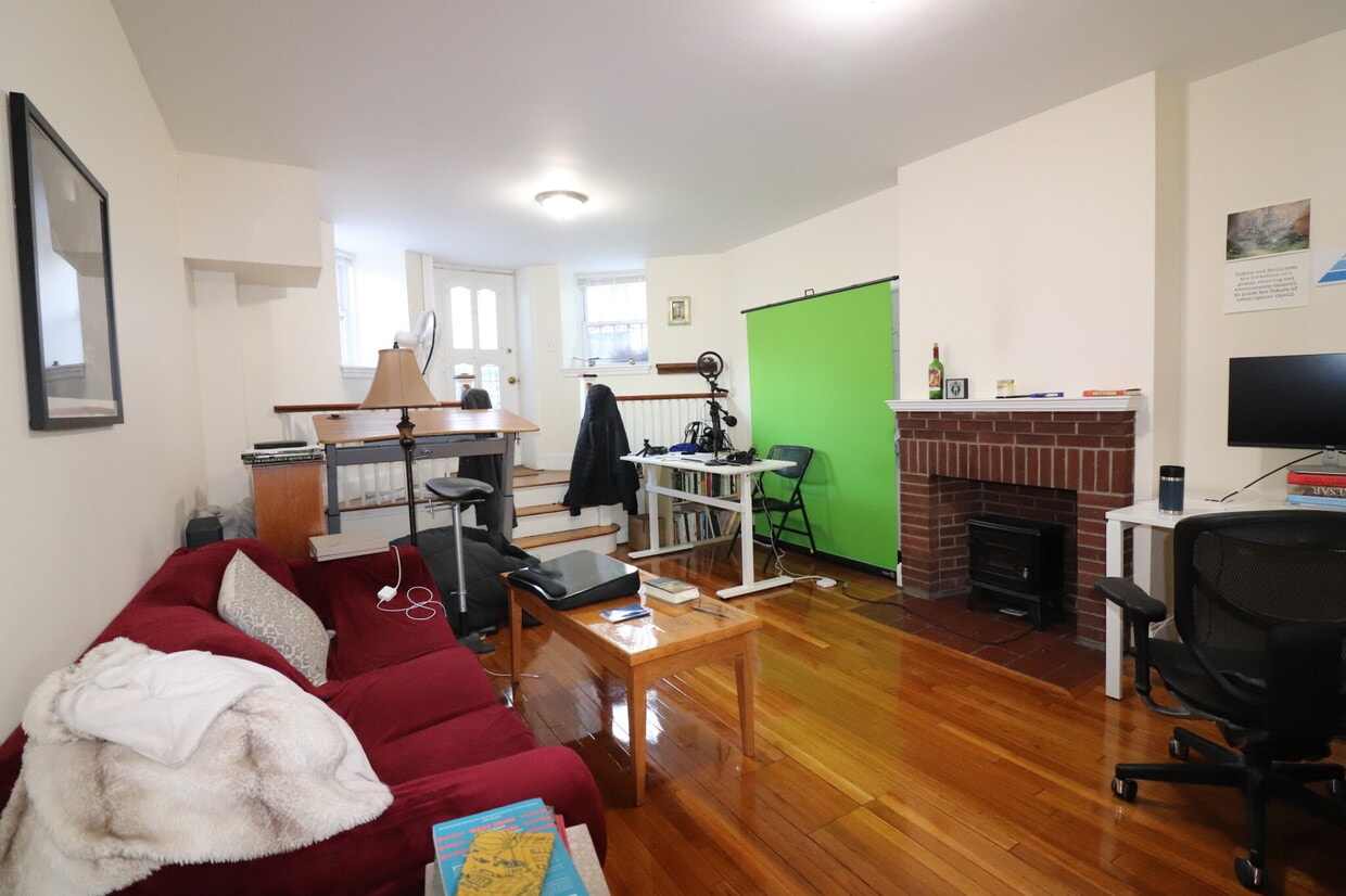 Primary Photo - 1569 Beacon St