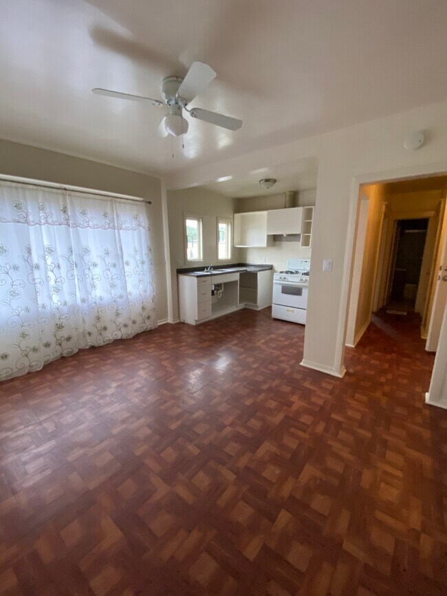 Kitchen - 601 S Main St
