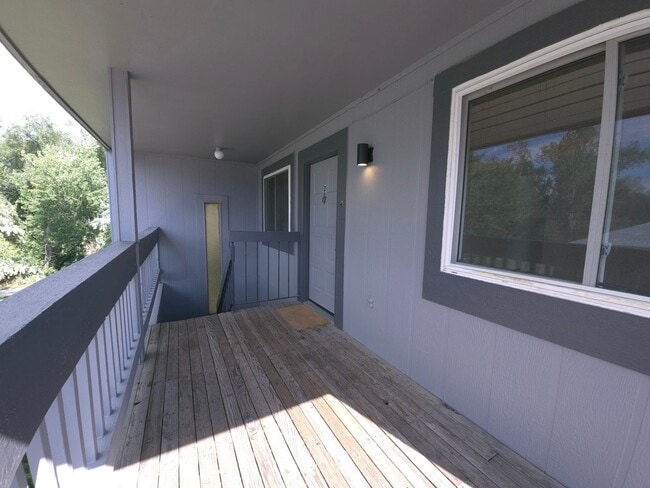 Building Photo - 2 Bedroom Oasis With Covered Parking