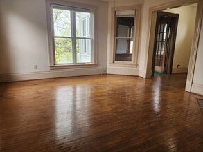 Building Photo - 346 W 4th St